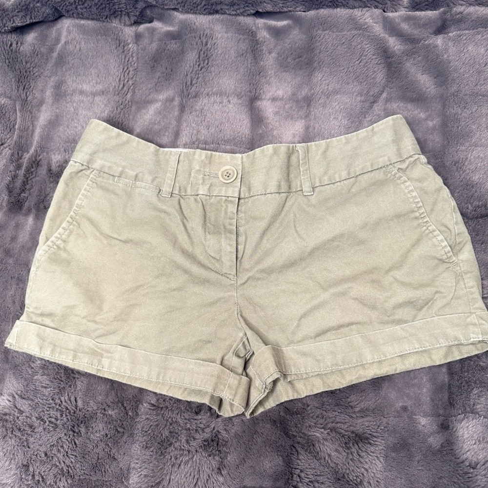 ANN TAYLOR LOFT The Riviera Short Olive Green Size 2 6” Seam